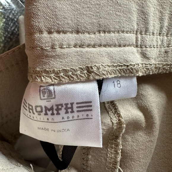 ROMFH Kids Equestrian Breeches (Size 18) - Picture 6 of 11